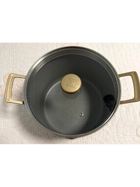 Kirkland Signature 8 Qt Hard Anodized Nonstick Stock Pot Strainer Lid Pour Spout